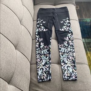 Alo Yoga leggings size M 🦋
